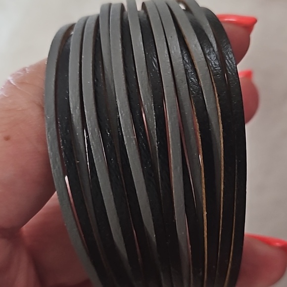 Local boutique bracelet - Picture 2 of 5